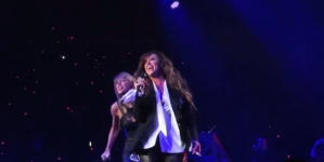 Taylor Swift Brings Out Alanis Morissette, Natalie Maines, & Ellen DeGeneres