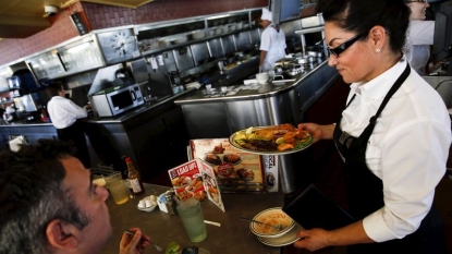 Diners leave waitress no tip, write ‘LOL’ on the receipt