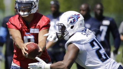 Titans want to be careful not to overload Marcus Mariota in camp