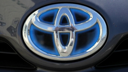 Toyota’s quarterly profit up 10 pct on cheap yen, cost cuts