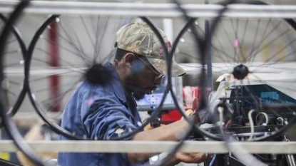 US jobless claims tick higher