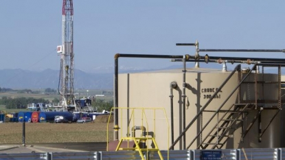 US oil drillers add rigs despite crude prices collapse -Baker Hughes