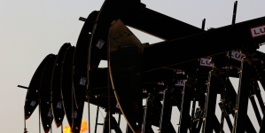 US oil prices rise from six-year low after Chinese yuan devaluation