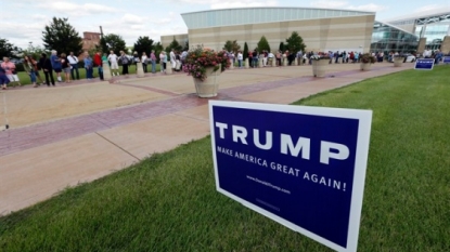 Univision reporter forcibly removed from Trump presser