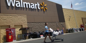 Wal-Mart misses 2Q profit forecasts