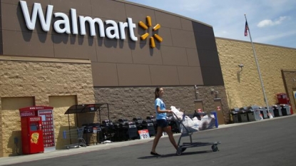 Wal-Mart misses 2Q profit forecasts