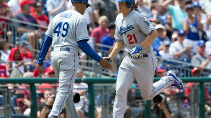 Greinke’s bat helps Dodgers beat Phillies 10