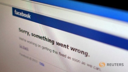 Facebook.com briefly down, everyone flees to Twitter