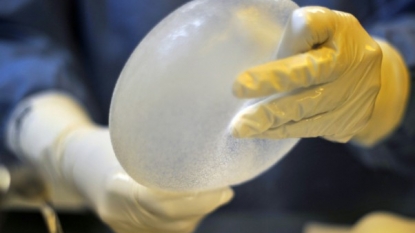 Surgeons warned on breast implants