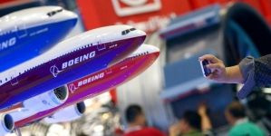 China inks deal to buy 300 Boeing jets