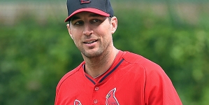 Cardinals get good news on Adam Wainwright, bad on Yadier Molina