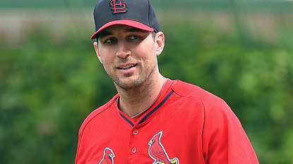 Cardinals get good news on Adam Wainwright, bad on Yadier Molina