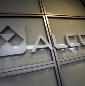 Alcoa to Split Into Two Companies