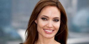 Watch Angelina Jolie In Acting Class In Throwback Video