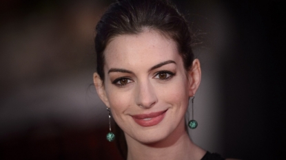 De Niro and Hathaway attend The Intern premiere