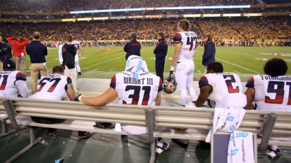 Arizona LB Scooby Wright injures leg in opener, uses can on sidelines