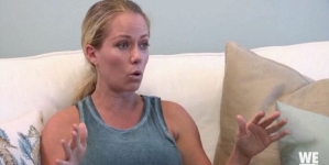 Kendra Wilkinson-Holly Madison Feud: ‘Kendra On Top’ Star Continues To Slam