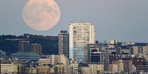 Blood supermoon: fantastic total lunar eclipse photos from around the world