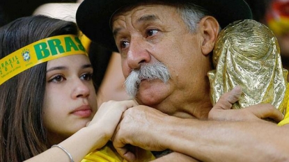 Iconic Brazilian football fan dies, aged 60