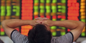 Market turmoil Chinese stocks tumble on weak economic data