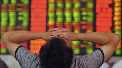 Market turmoil Chinese stocks tumble on weak economic data