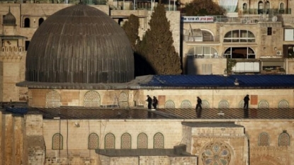 Clashes break out at al-Aqsa mosque in Jerusalem