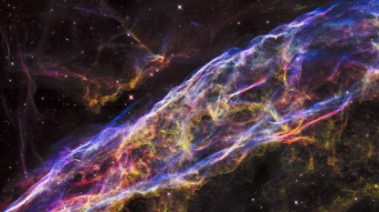 Hubble zooms in on remnants of Veil Nebula