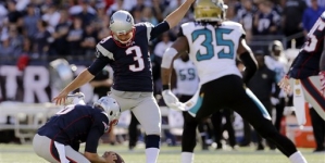 Danny Amendola mistakenly gave away Tom Brady’s 400th TD ball