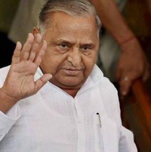 FIR against Mulayam for threatening an IG-rank officer