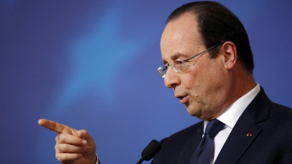 Hollande details French strikes in Syria