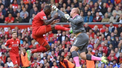 Liverpool’s Benteke to undergo scan after hamstring injury