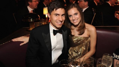 ‘Girls’ Star Allison Williams Weds Longtime Boyfriend; Dons Custom Oscar de la