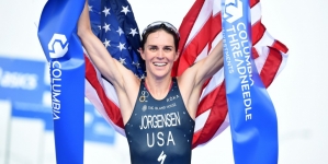 Hewitt claims silver in triathlon series