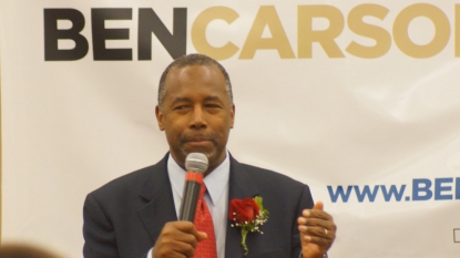 Republican candidate Ben Carson tells NASCAR fans Confederate flag OK