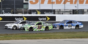 Harvick, Edwards top final speed charts at New Hampshire