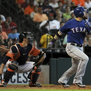 Keuchel, Astros beat Rangers 4-2 to tighten AL West race