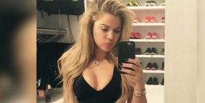 Khloe Kardashian Looks Skinnier Than Ever in New Waist Training Mirror Selfie