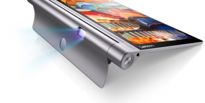 Lenovo YOGA Tab 3 PRO hands-on with projector action