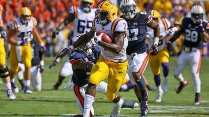 Leonard Fournette runs wild in LSU’s 34-24 win over Syracuse