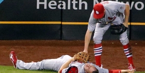 Louis Cardinals’ Stephen Piscotty carted off field after collision