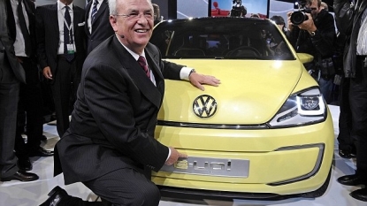 Volkswagen CEO Martin Winterkorn resigns amid emissions scandal