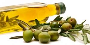 Mediterranean diet with olive oil may lower breast cancer risk