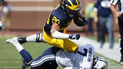 Michigan RB Smith leaves game with apparent ankle injury