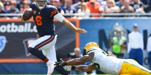 NFC North: Rodgers’ three TDs lift Packers over Bears