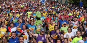 Mo Farah kicks off Great North Run