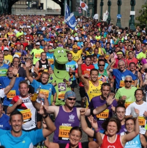 Mo Farah kicks off Great North Run