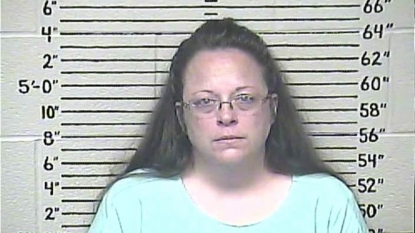 USA clerk Kim Davis returns to work