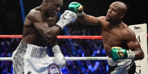 Mayweather Expectedly Beats Berto In Another Lackluster Fashion — Boxing News