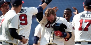 Pierzynski delivers in 9th, Braves beat Phillies 2-1