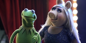 Piggy & Kermit Divorce, Pot Jokes, Nathan Fillion & Elizabeth Banks on New